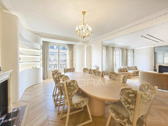 Interior of a reception apartment in Paris, with a bright dining room and living room.