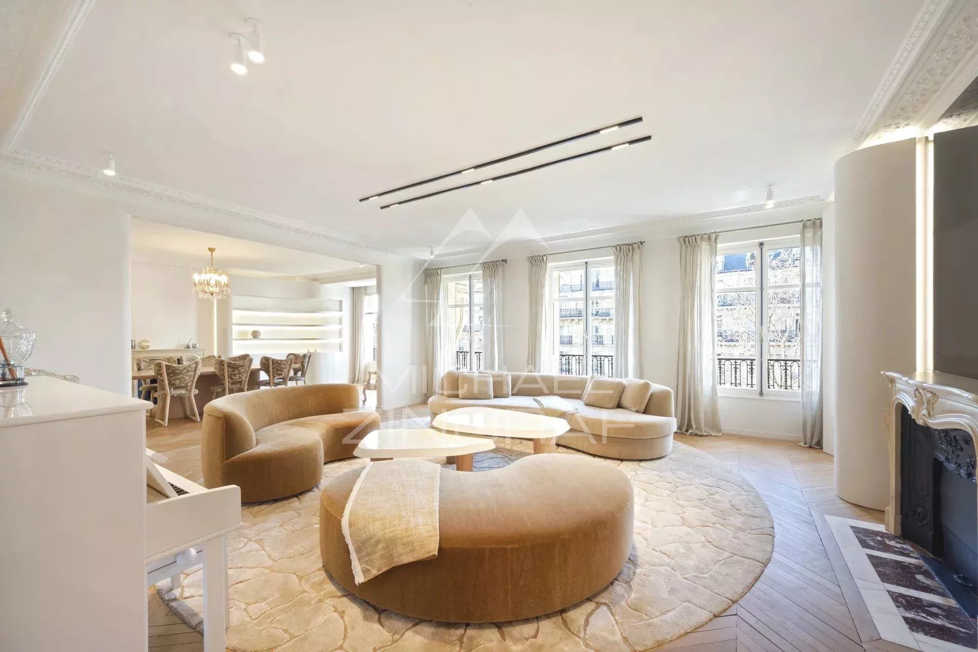 Reception room in Paris Spacious living room in a reception apartment in Paris, with a U-shaped sofa and natural light.