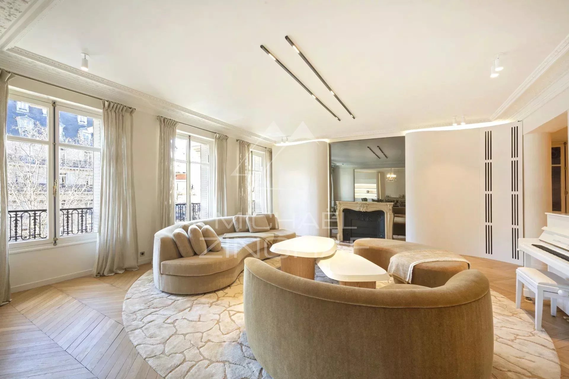 Apartment living room in Paris 7th arrondissement Spacious and bright living room in a renovated apartment in Paris, with windows and modern furniture.