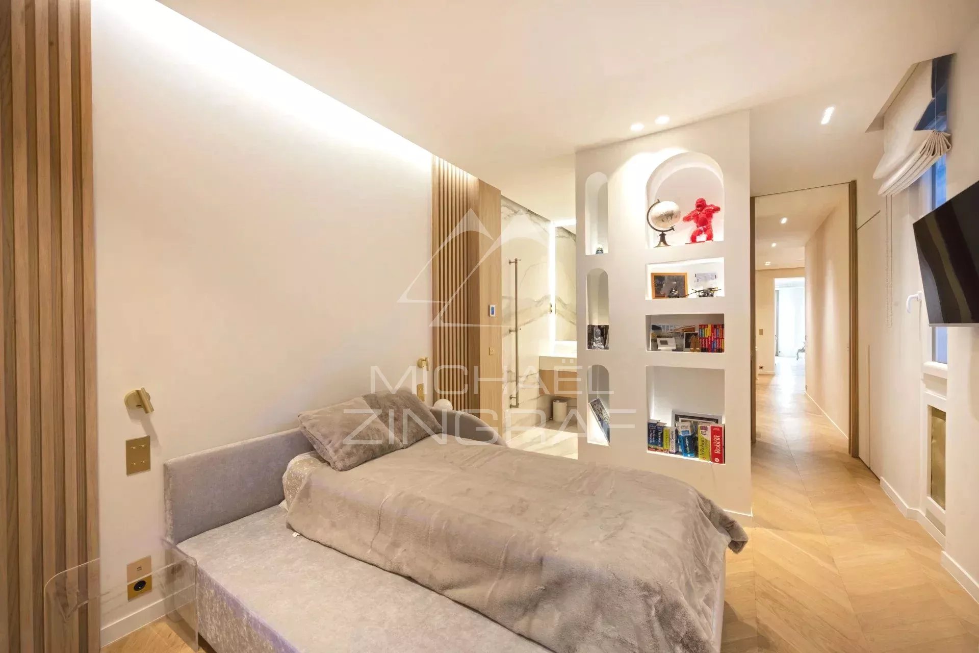 Apartment room in Paris Room in a modern apartment in Paris with a single bed and contemporary decor.