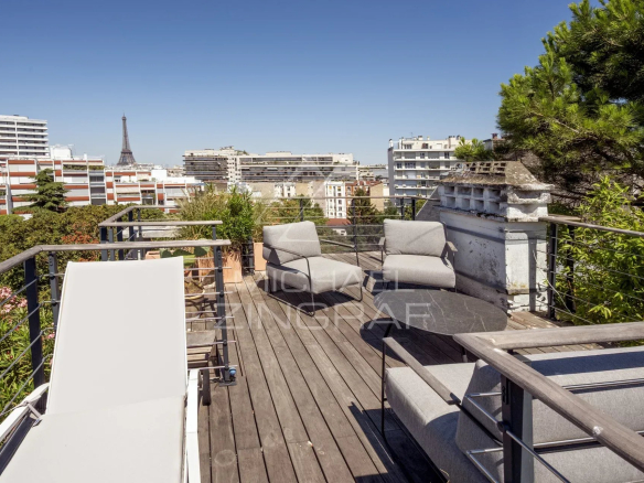 Rooftop privatif avec vue sur la Tour Eiffel à Paris 15ème.