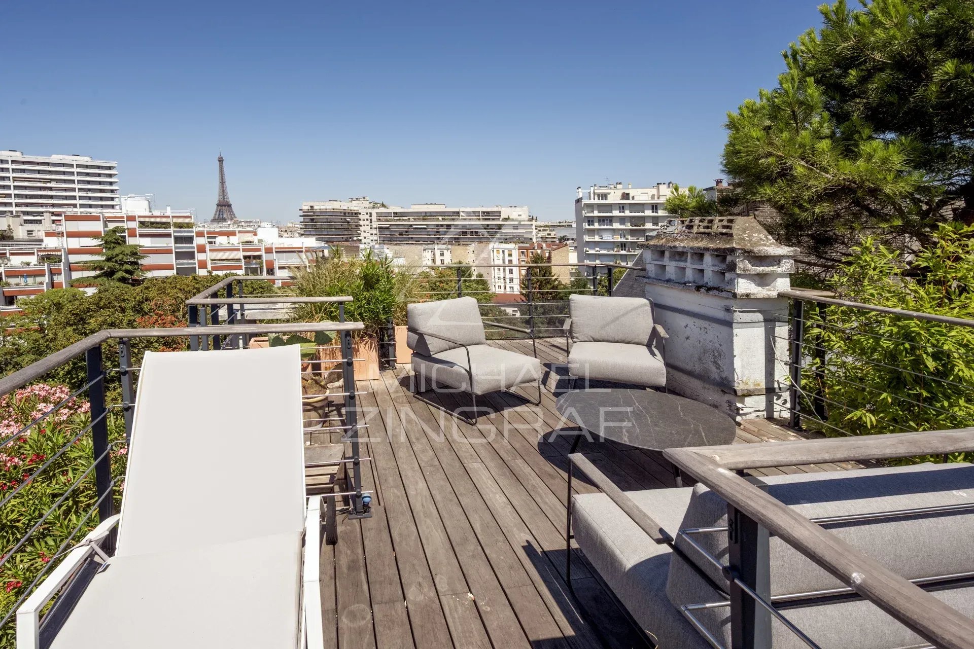 Rooftop privatif avec vue sur la Tour Eiffel à Paris 15ème.