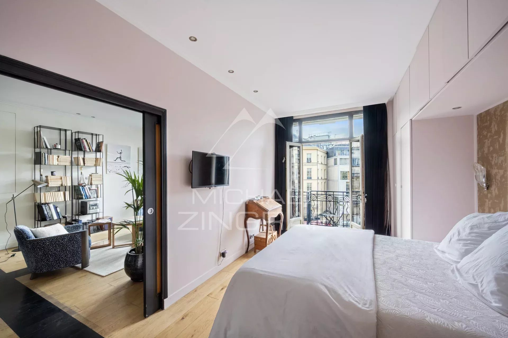 Appartement à vendre à Paris IX Appartement 1 chambre avec balcon et vue dégagée, lumineux, situé au 3ème étage à Paris 9ème.