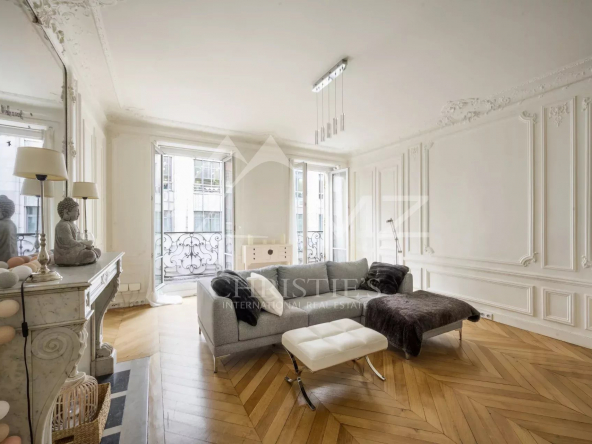 Exceptional Haussmann apartment of 122 m² – between Saint-Honoré and Champs-Élysées – Paris 8