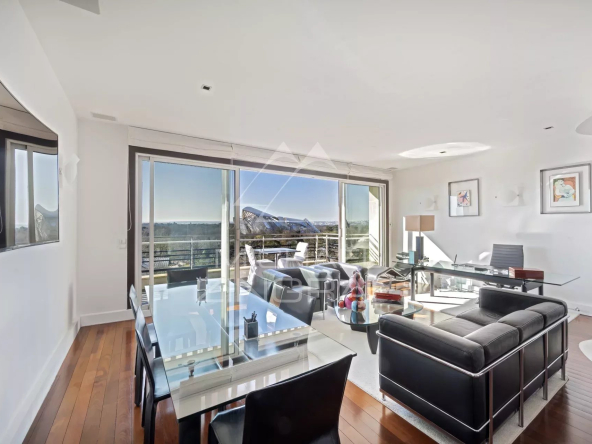 Exclusive - For sale - 2 bedroom apartment - terrace - top floor - Maurice Barres