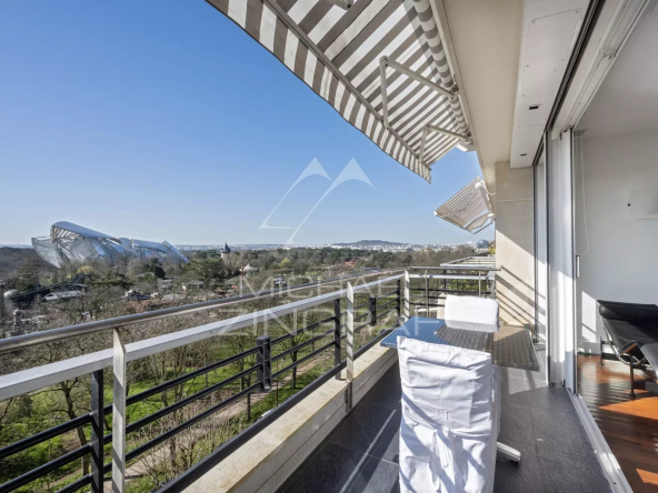 Exclusive - For sale - 2 bedroom apartment - terrace - top floor - Maurice Barres