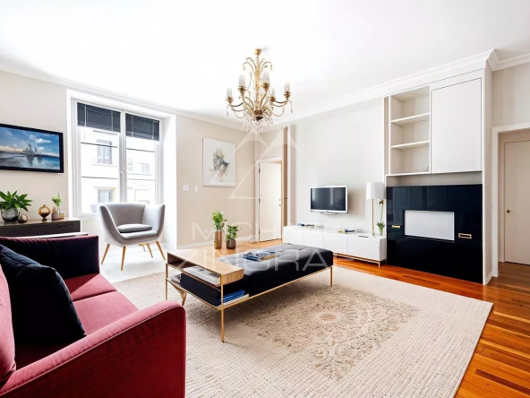 À VENDRE – APPARTEMENT PARFAIT ÉTAT – 2 PIÈCES – RUE DE VARENNE