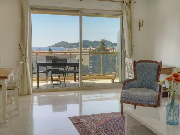Superbe appartement 4 pièces lumineux avec vue mer et terrasses