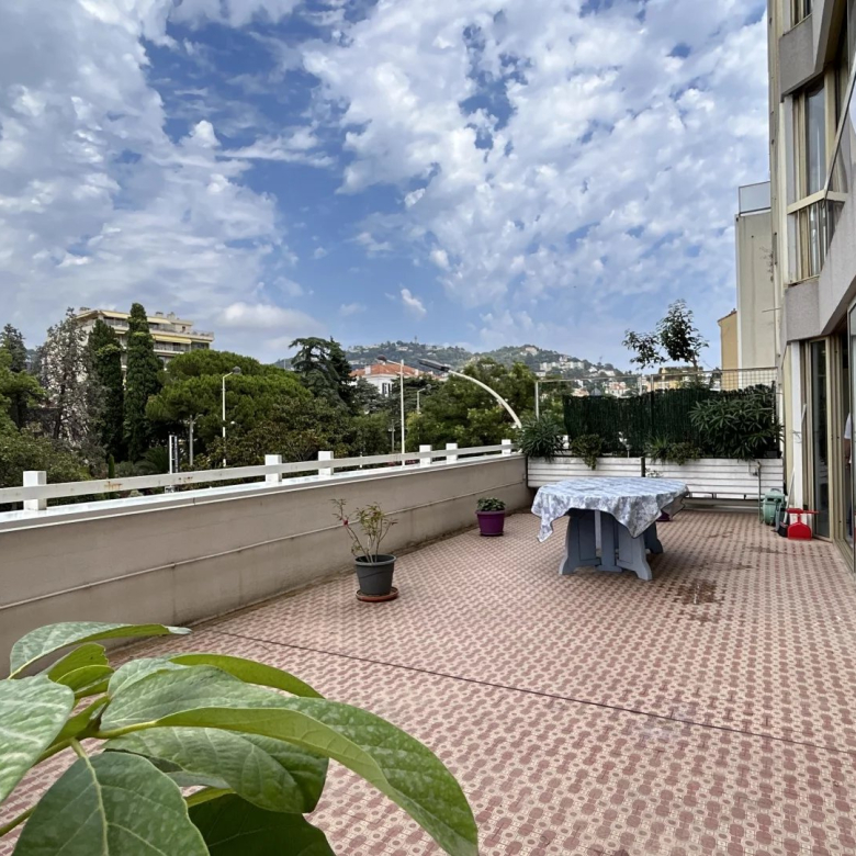 CANNES 3 P QUAI ST PIERRE