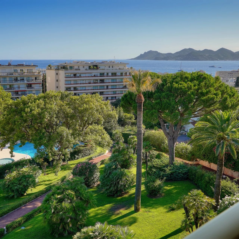 CANNES  3 P  70 m2 Terrasse