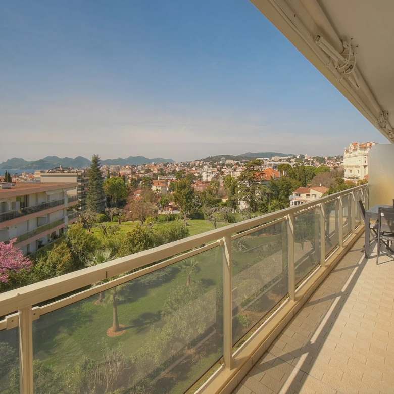 CANNES – 5 rooms, 141 m2, Terrace, Sea and Suquet