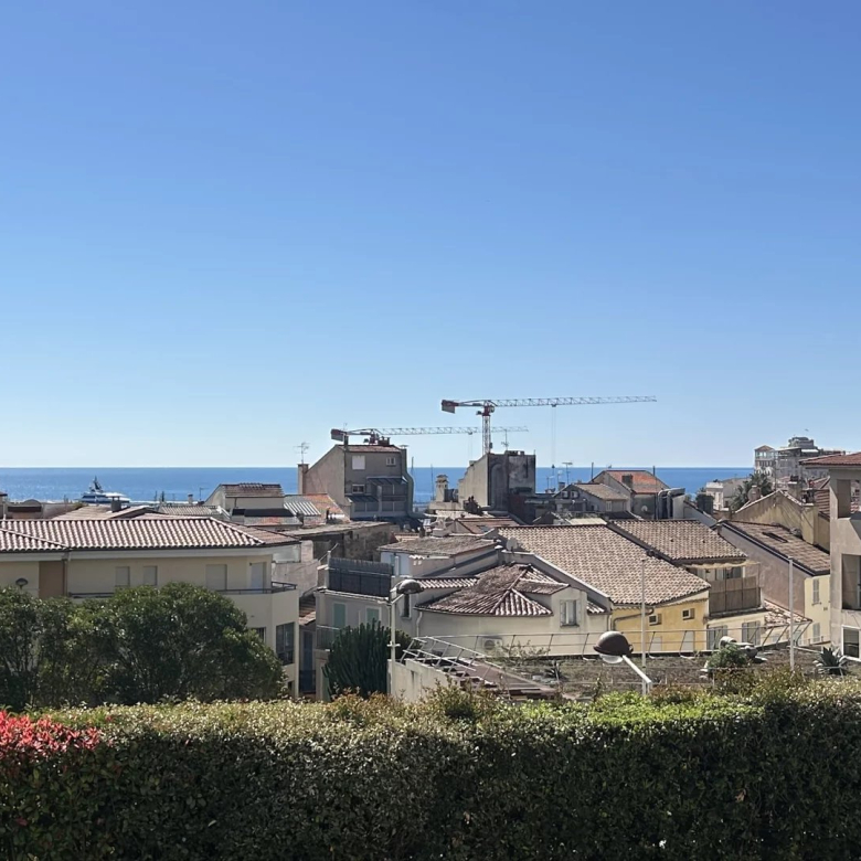 LA GARDE-FREINET: house &amp; land 14000m2