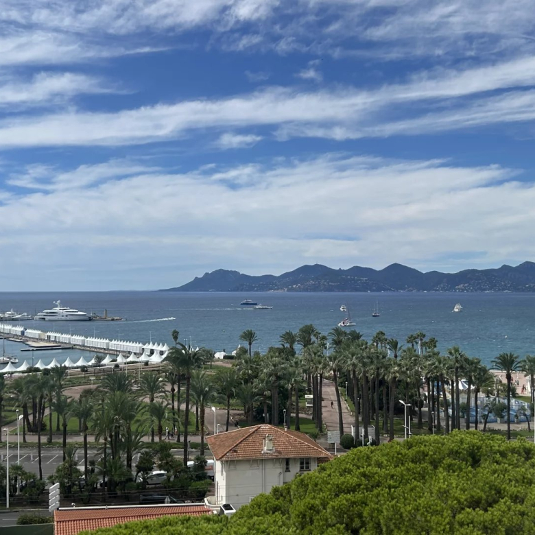 Appartement T4 Traversant au Cœur de Cannes