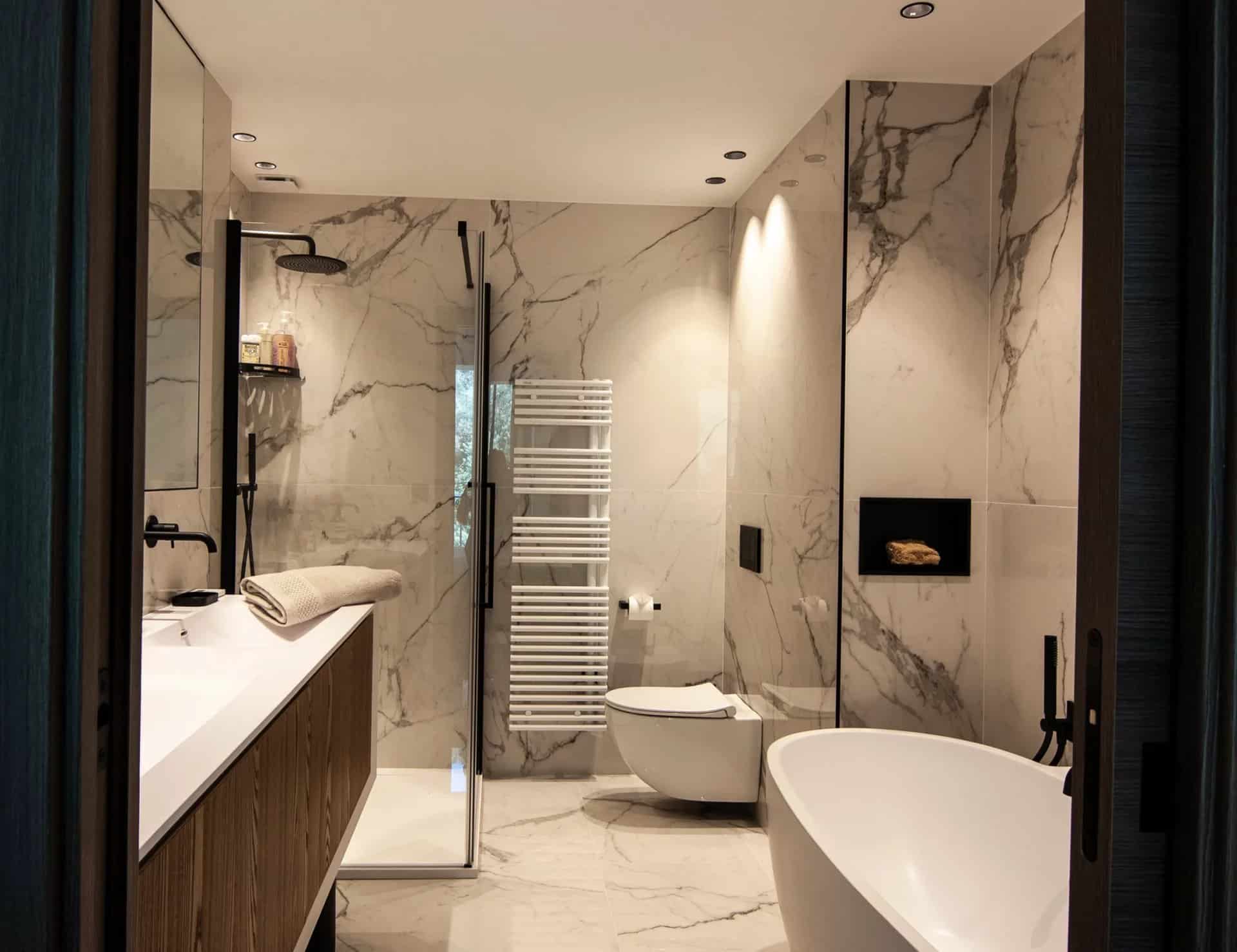 Modern bathroom with marble, bathtub and walk-in shower