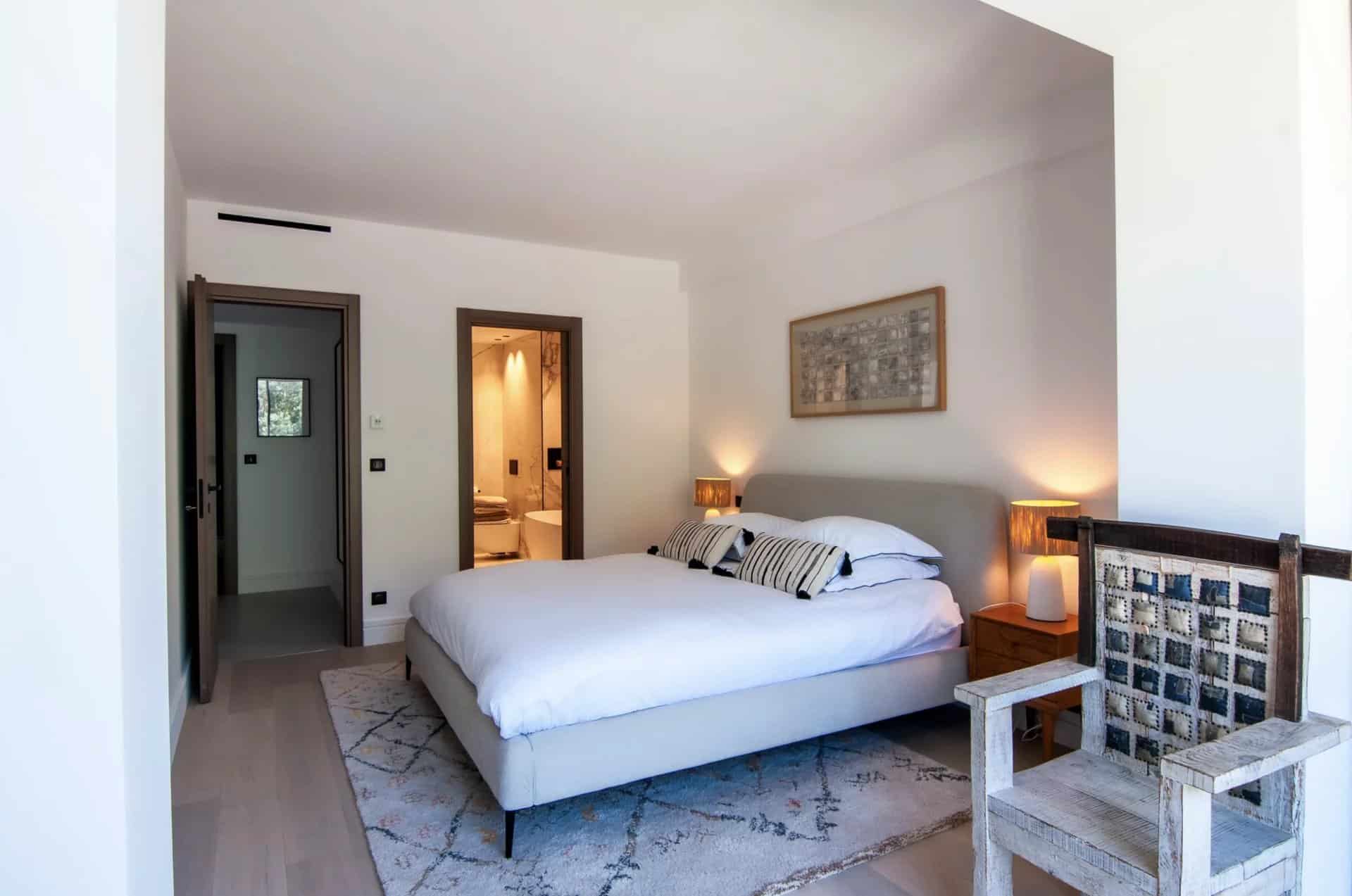 Room in a luxury apartment in Cannes with a double bed and modern decor.
