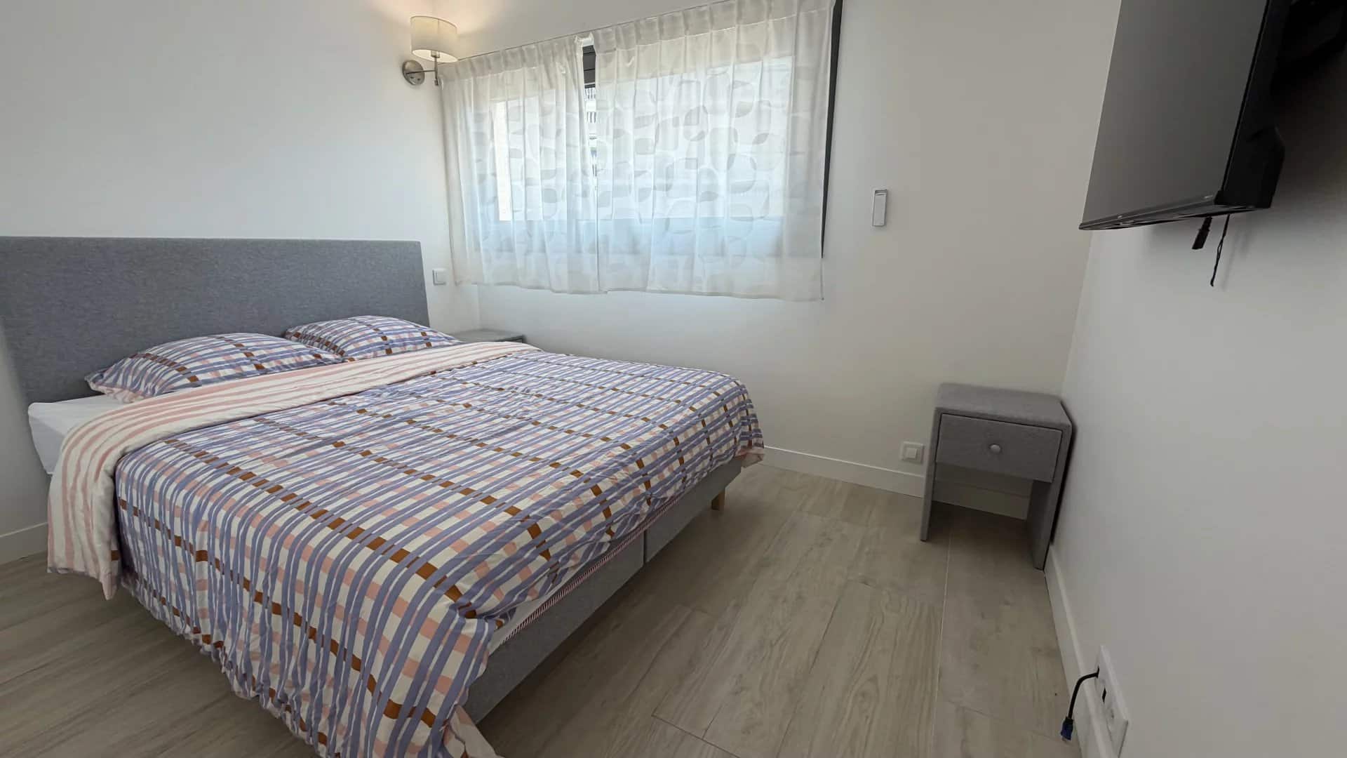 Bright room in Cannes Room in a bright apartment with a double bed and modern furniture in Cannes.