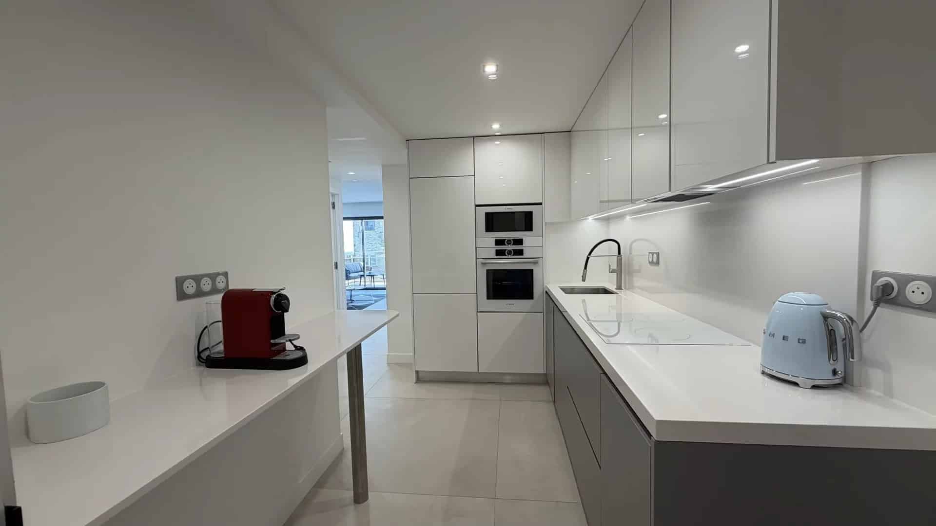 Kitchen of an apartment in Cannes Modern and bright kitchen in an apartment in Cannes, with integrated appliances.