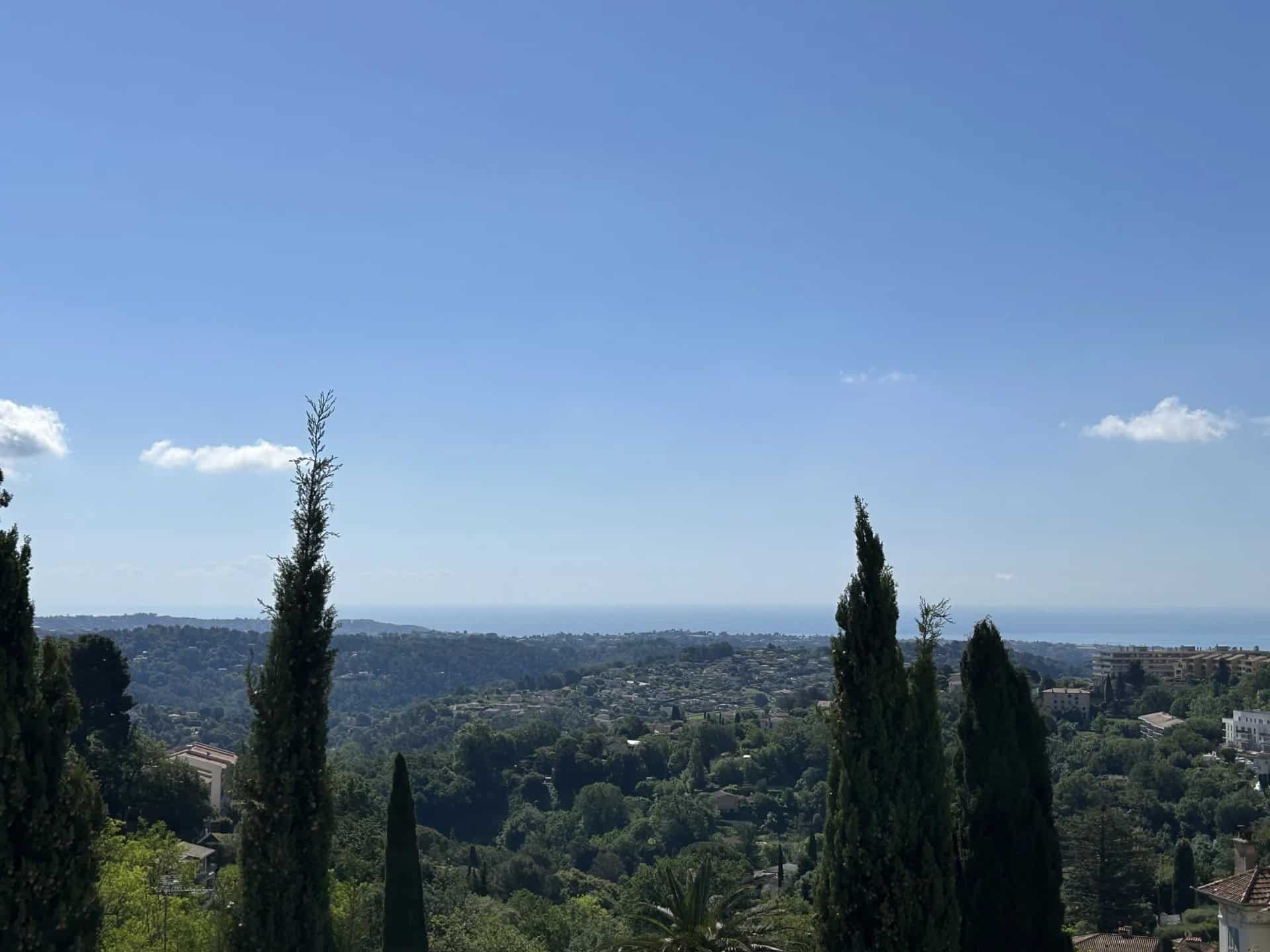 Panoramic views of the sea and nature from a villa in Vence