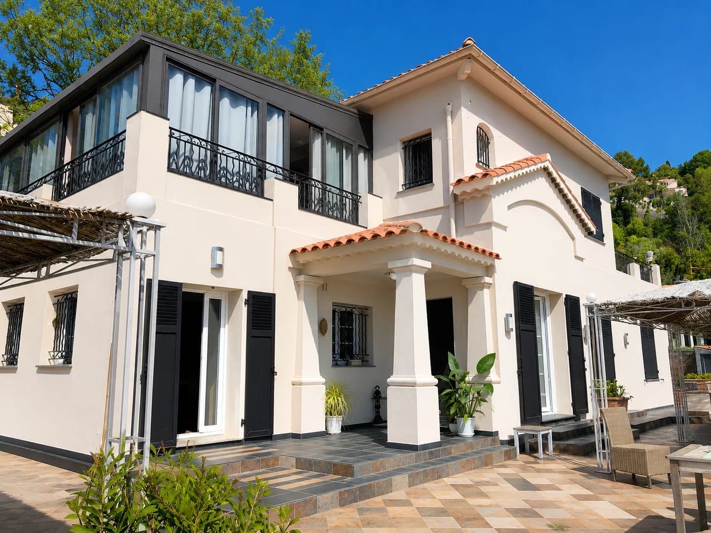 Modern villa in Vence with sea view, garden and terrace.