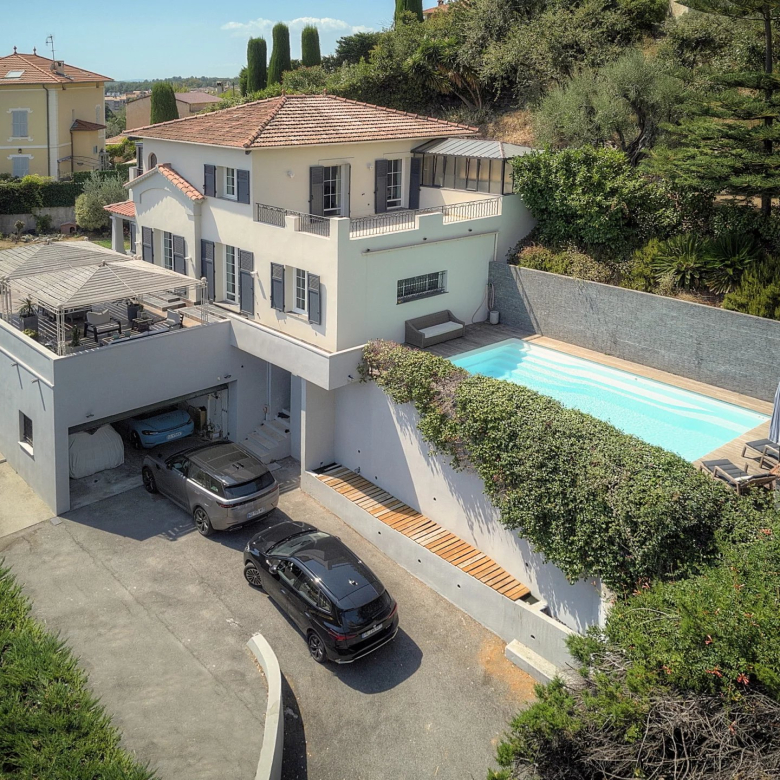 Luxury real estate photo | Charming Properties
