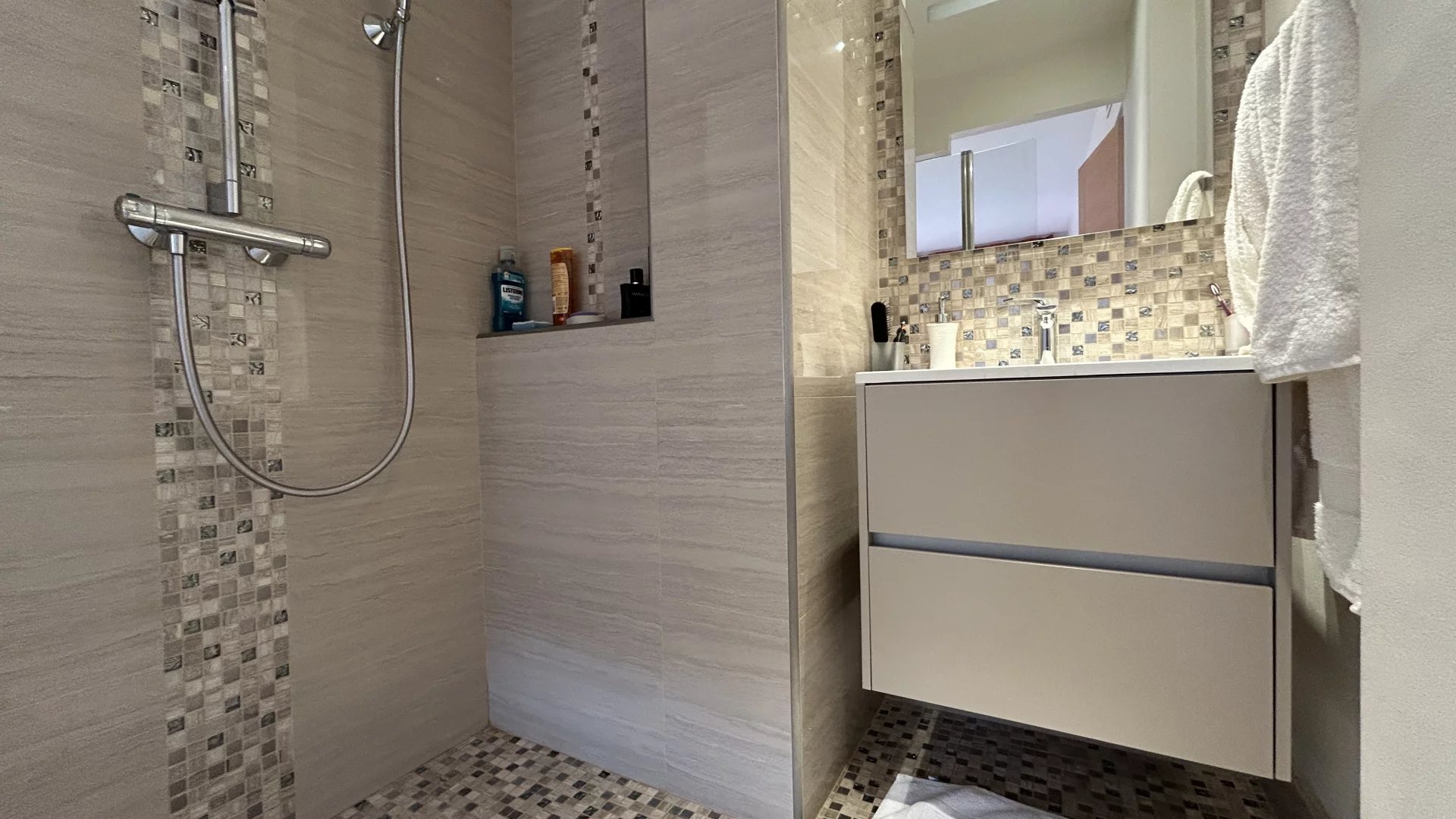 Modern bathroom Modern bathroom with walk-in shower and vanity unit.