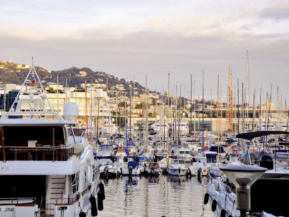 CANNES 3 P  QUAI ST PIERRE