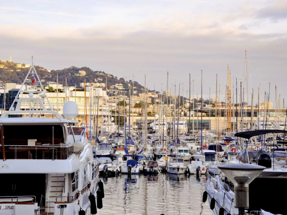 CANNES 3 P  QUAI ST PIERRE