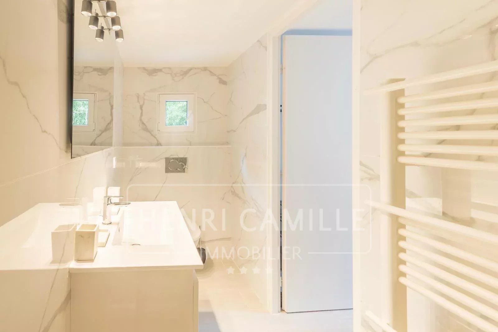 fb6dc42935ef7d04d8e8b816d024a6d1_da6a1cfcf2_1600-original