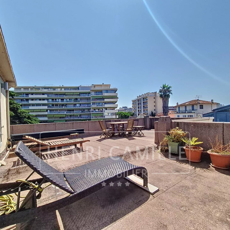 Cannes, top floor, sea view