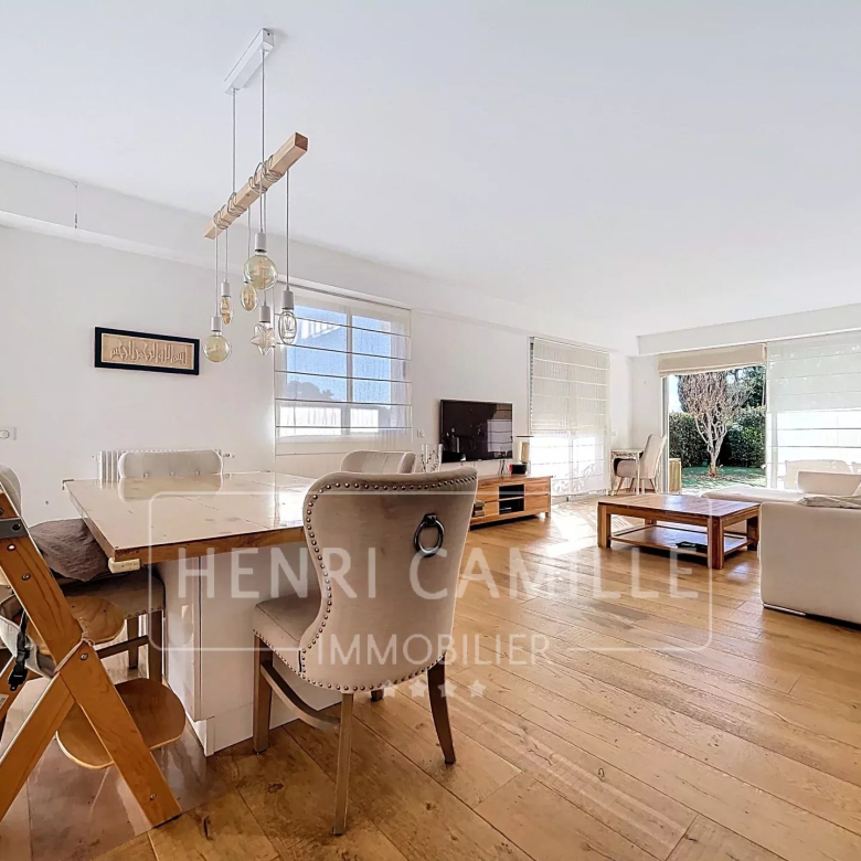 À Vendre – 3 suites- Parfait Etat- Clim – Place du Costa Rica / Albnoni