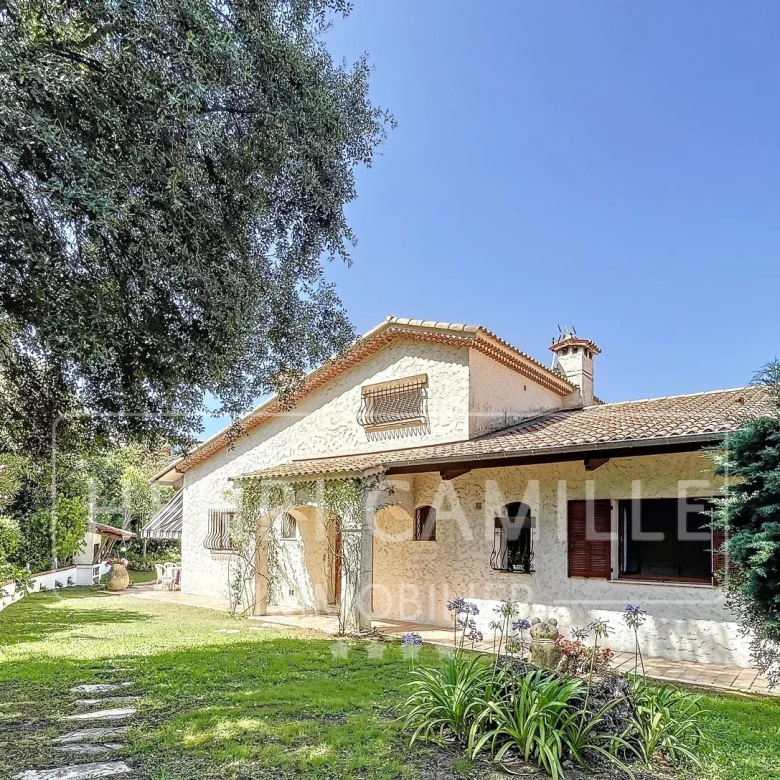 CANNES, 15′ à pied du Palais des Festivals