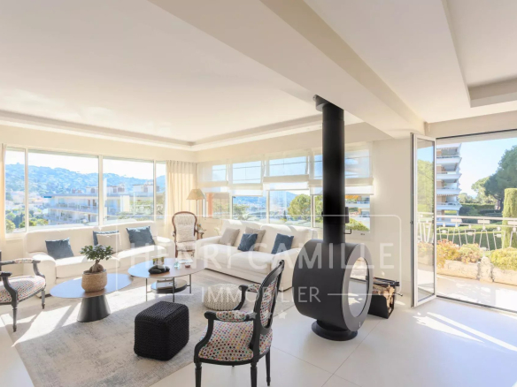 Large 5-room apartment with a 130 m² terrace