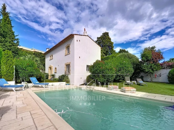 Luxury real estate photo | Charming Properties