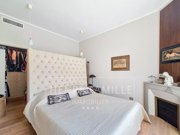 Apartment room with king-size bed and elegant decor, Cannes.
