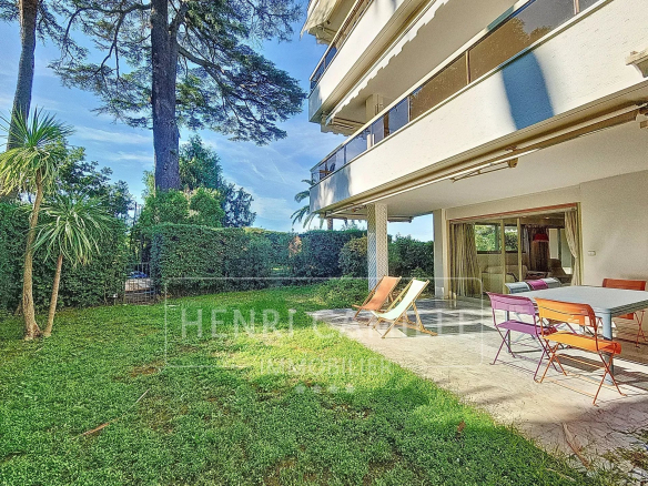 Luxury real estate photo | Charming Properties