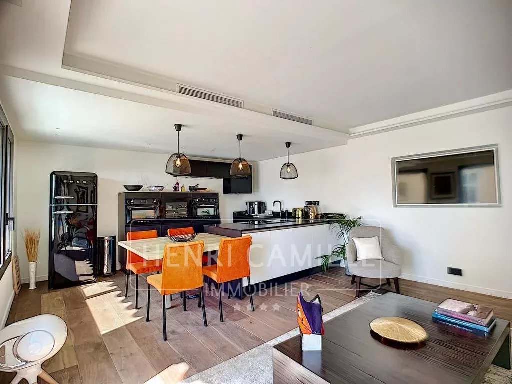 3-room apartment in Cannes Interior of a renovated apartment with open-plan kitchen and dining room, Cannes