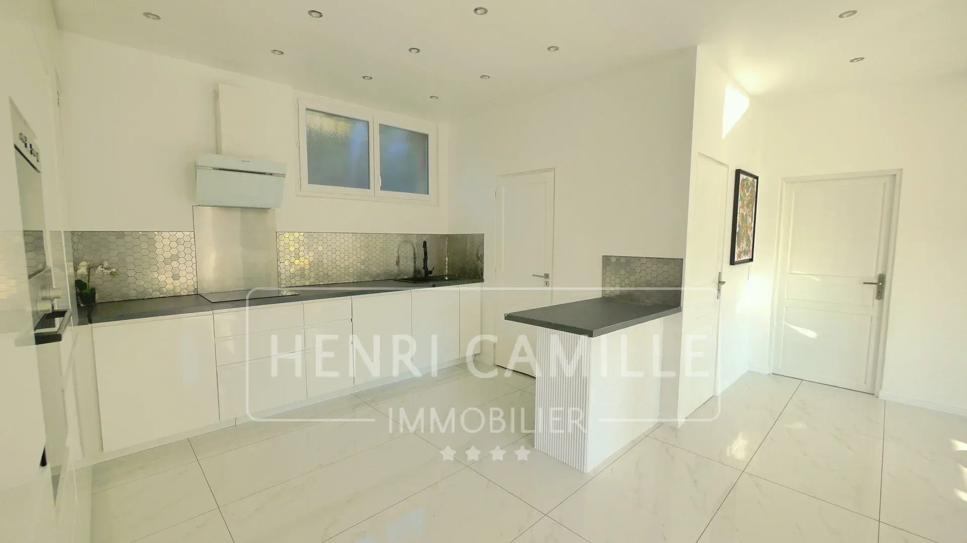 Modern and bright kitchen in a villa in Cannes Petit Juas.
