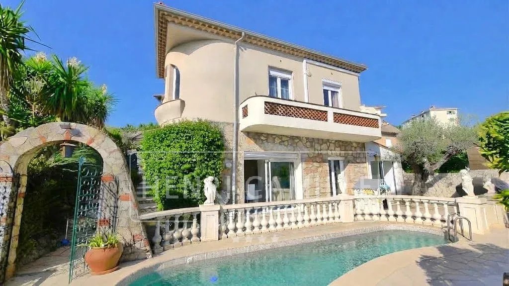 Villa in Cannes Petit Juas with swimming pool and wooded garden.