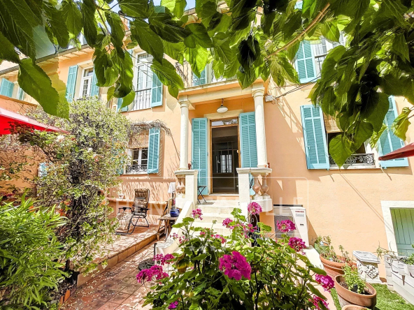 CANNES à proximité du Vieux Port
