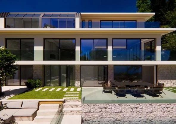 EZE  – proche de Monaco -Villa avec vue mer et superbe piscine.  Projet d’extension et de rénovation accordé