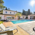 Mouans-Sartoux – Proche Castellaras – Elégante villa avec maison d’amis et piscine – Vues Panoramiques