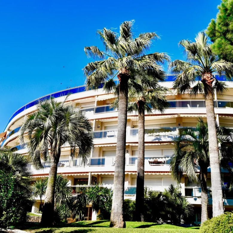 VENDU – CAP D’ANTIBES – Appartement avec vue mer dans résidence d’exception