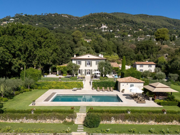 Propriété d’exception: Parc paysager de 1,1 ha avec bastide raffinée, piscine, tennis, maison d’amis et logement de gardien