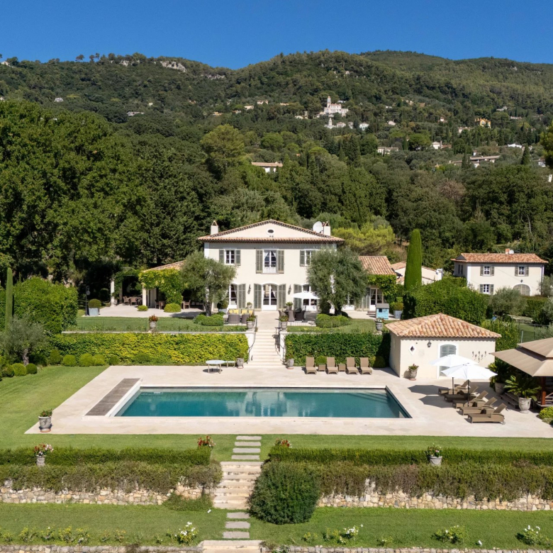 CANNES – Banane : Rare villa 4 chambres avec jardin et terrasse en plein cœur de la ville