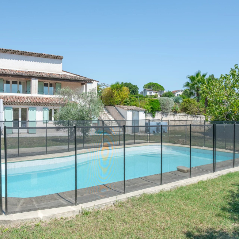 VENDU – CANNES – CROIX DES GARDES – DANS UN ÉCRIN DE BEAUTE   108 m2 élégants, vue époustouflante sur le Palm Beach, Les Iles de Lérins, L’Esterel.