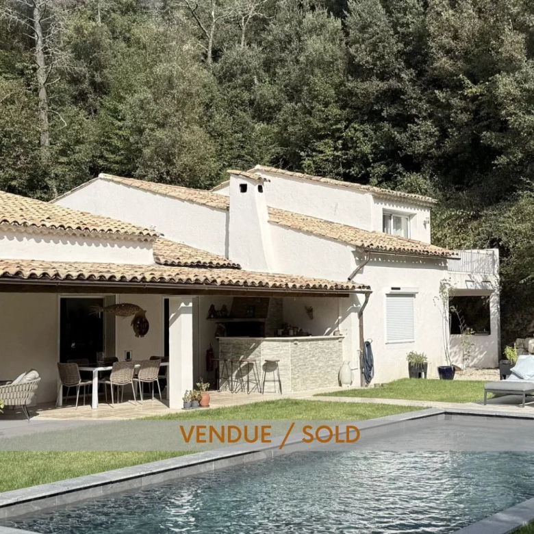 BAISSE DE PRIX- Charmante propriété provençale avec piscine et vue dégagée à Mougins