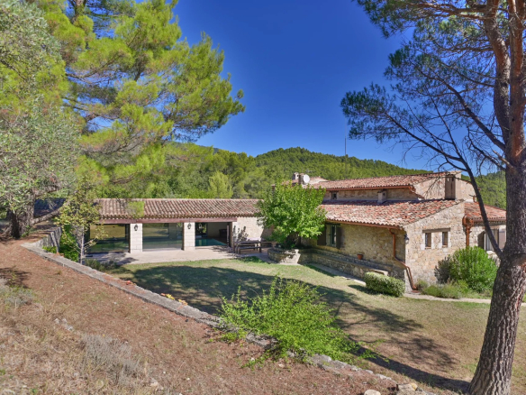 Bastide provençale d’exception sur un domaine privé de 20 hectares