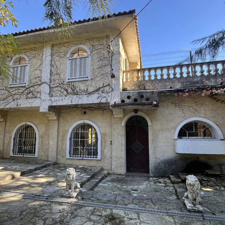 Saint-Jean-Cap-Ferrat – Appartement traversant 3P en rez-de-jardin, à pieds des plages. Cave.