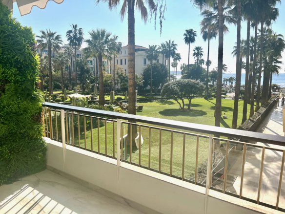 CANNES – GRAND HÔTEL – LUXUEUX APPARTEMENT AVEC VUE JARDIN ET MER