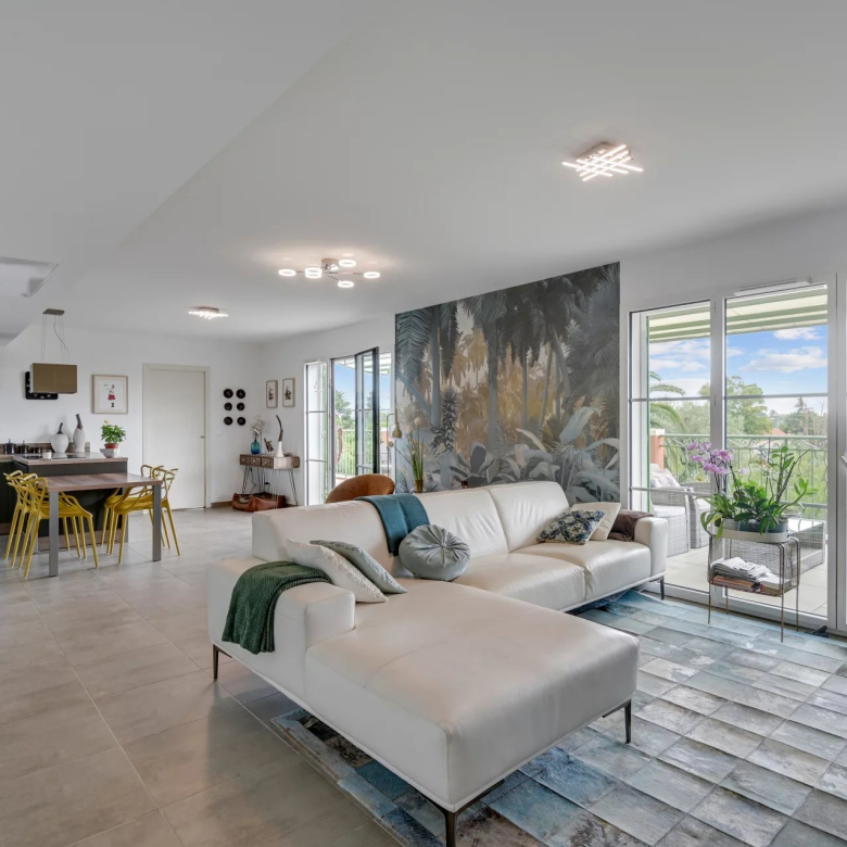 CAP D'ANTIBES – Charming 120 m² villa a stone's throw from the beach.